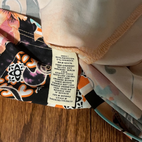 Women’s V neckline Floral VINTAGE ASYMMETRICAL TUNIC. Size Large - Picture 12 of 12